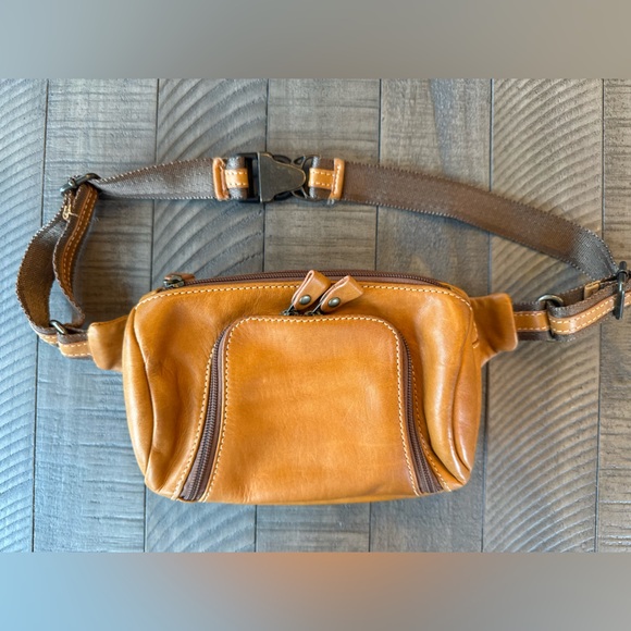 Genuine Leather Adjustable Retro Fanny Pack for Men and Women